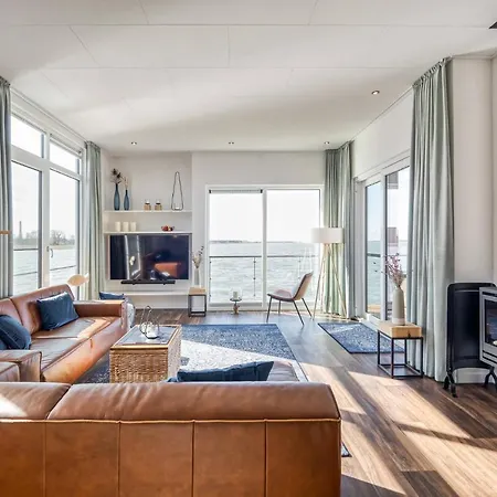 Holiday home Hausboot Grosse Freiheit